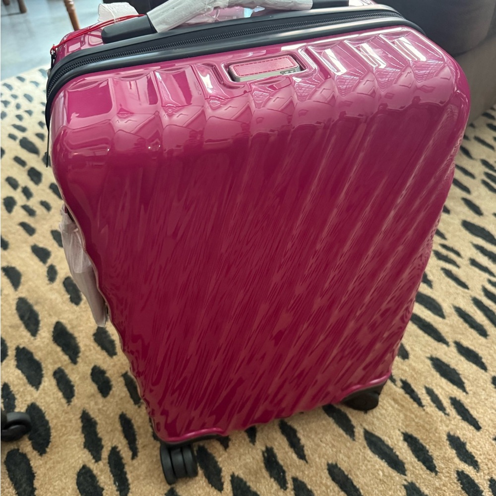 NWT Tumi 19 Degree international expandable 4 wheeled carry-on - Fusha - Picture 13 of 15